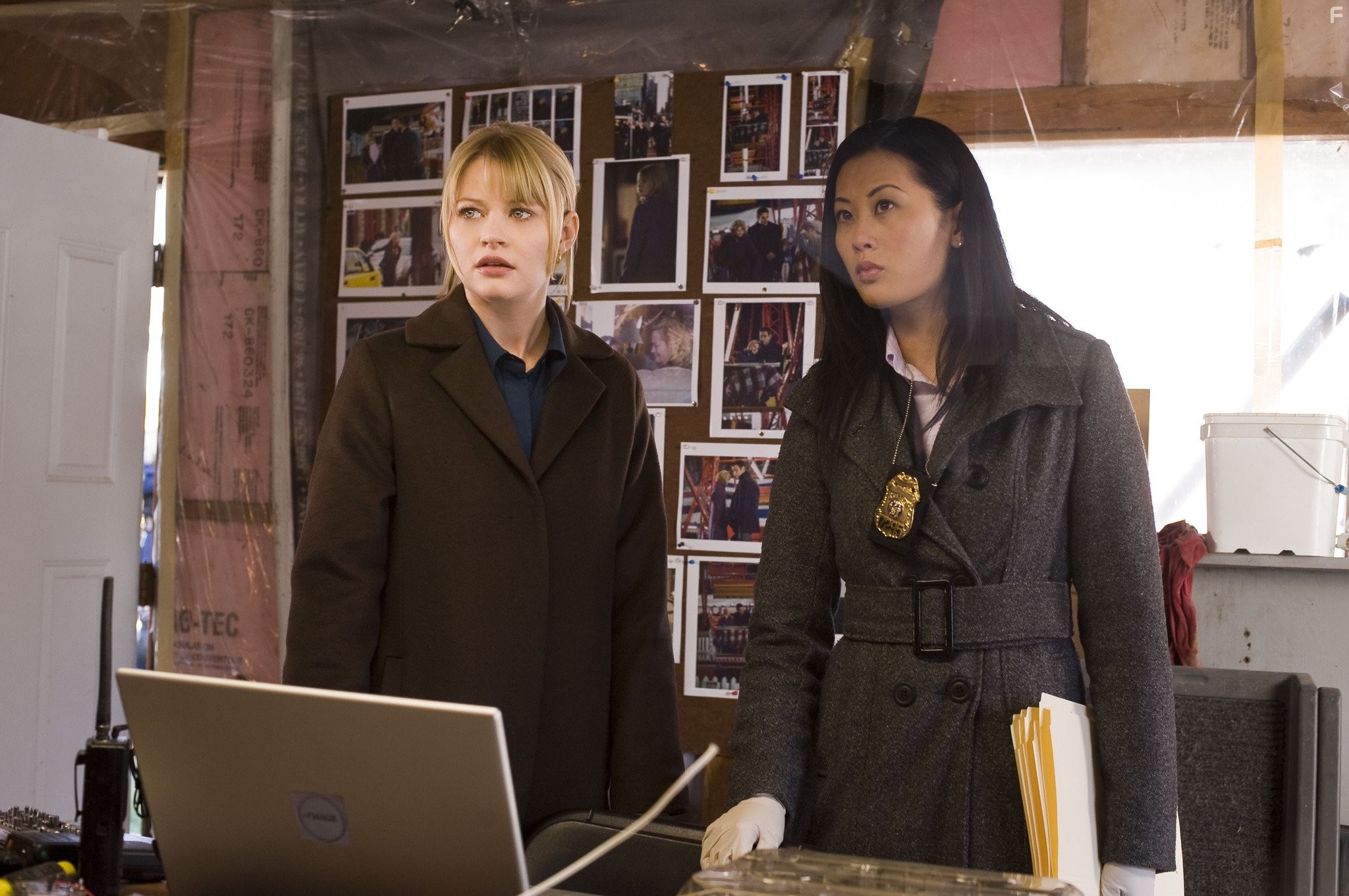 Emilie de Ravin in High Noon (2009)