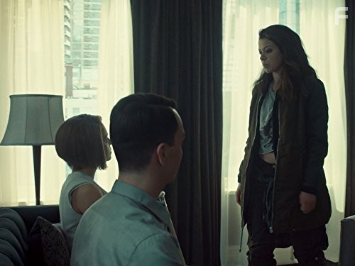 Tatiana Maslany and Ari Millen in Тёмное дитя (2013)