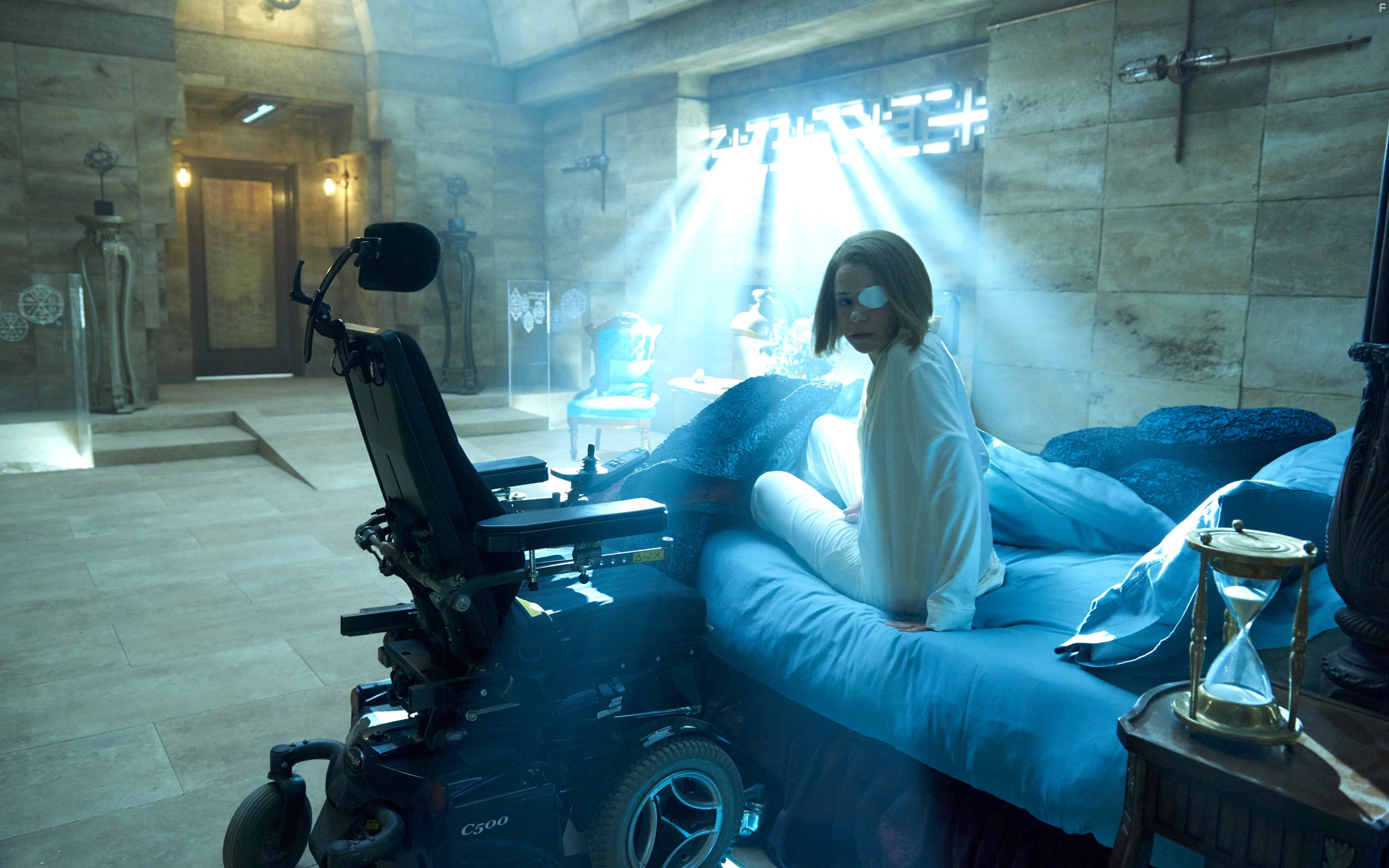 Tatiana Maslany in Тёмное дитя (2013)