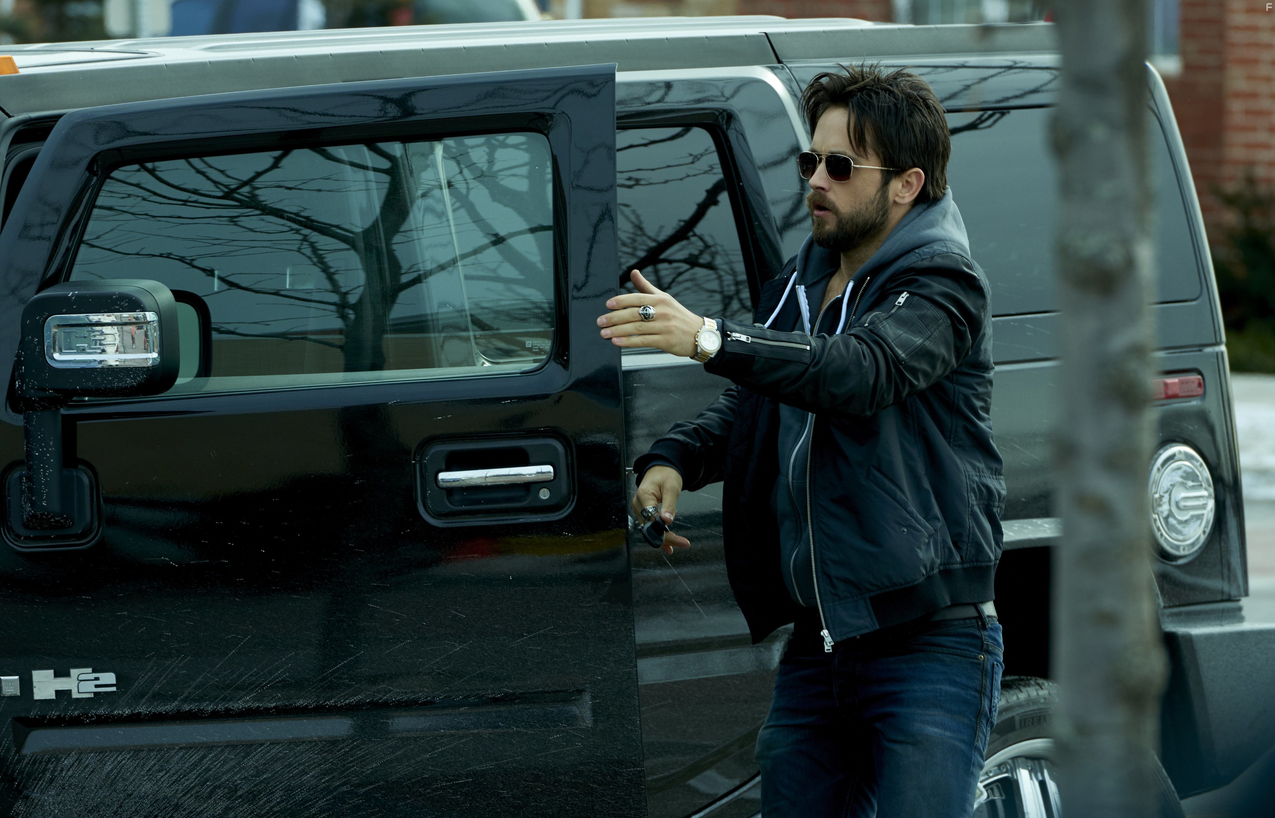 Justin Chatwin in Тёмное дитя (2013)