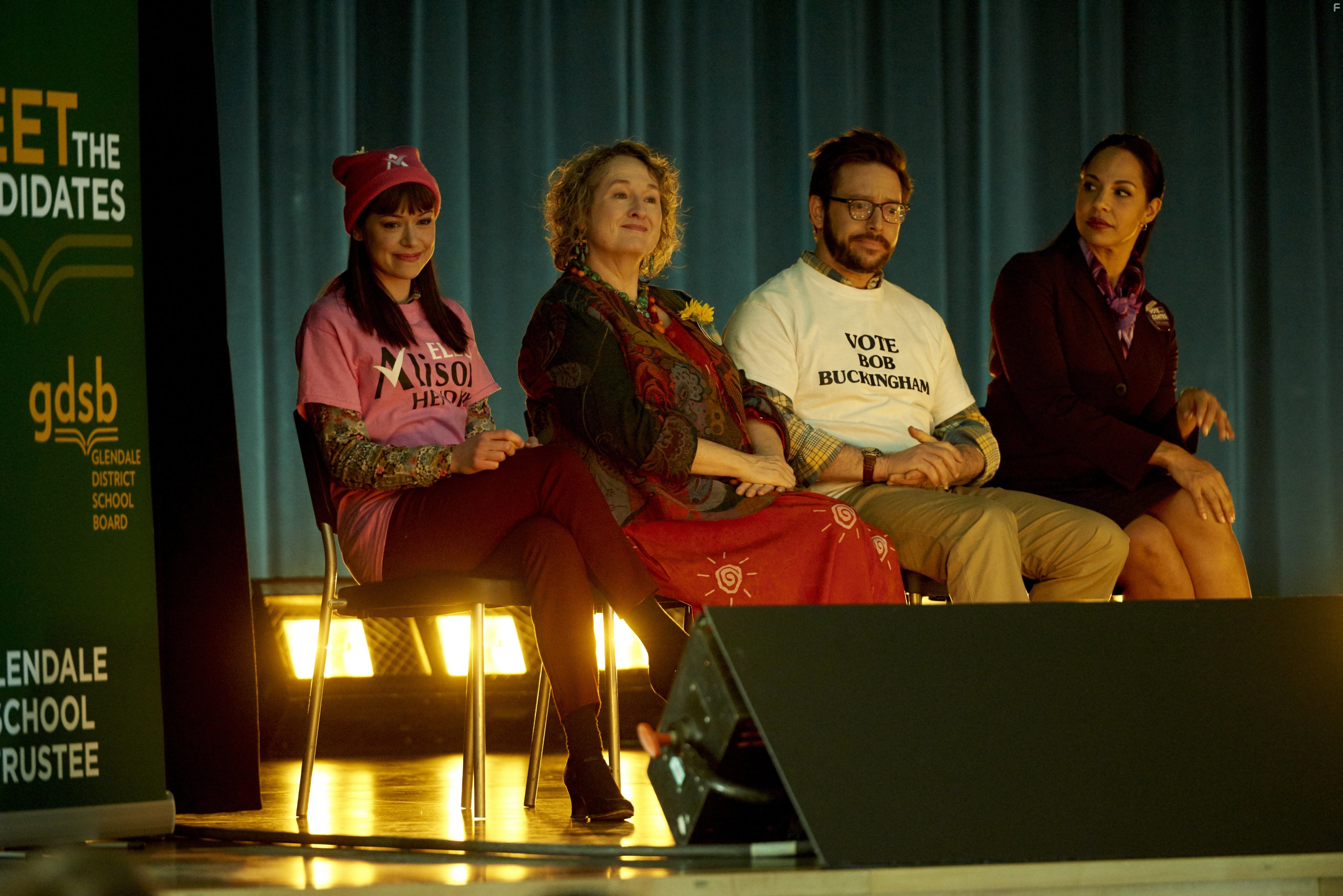 Amanda Brugel, Tatiana Maslany, David Bronfman, and Mary Kelly in Тёмное дитя (2013)