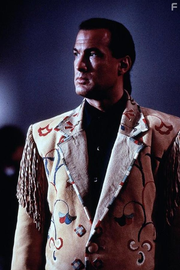 Steven Seagal in B смeртельной опасности (1994)