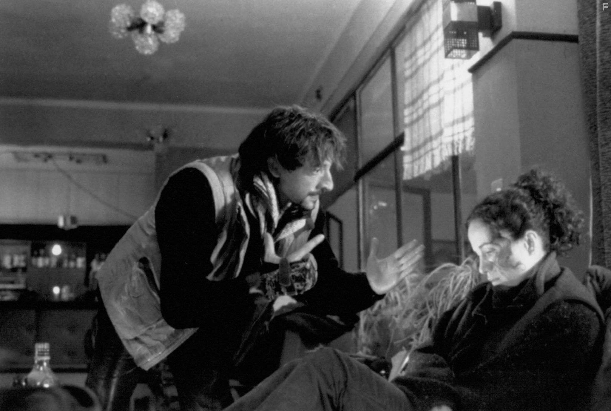 Andie MacDowell and Adrien Brody in Спасти Хэррисона (2000)