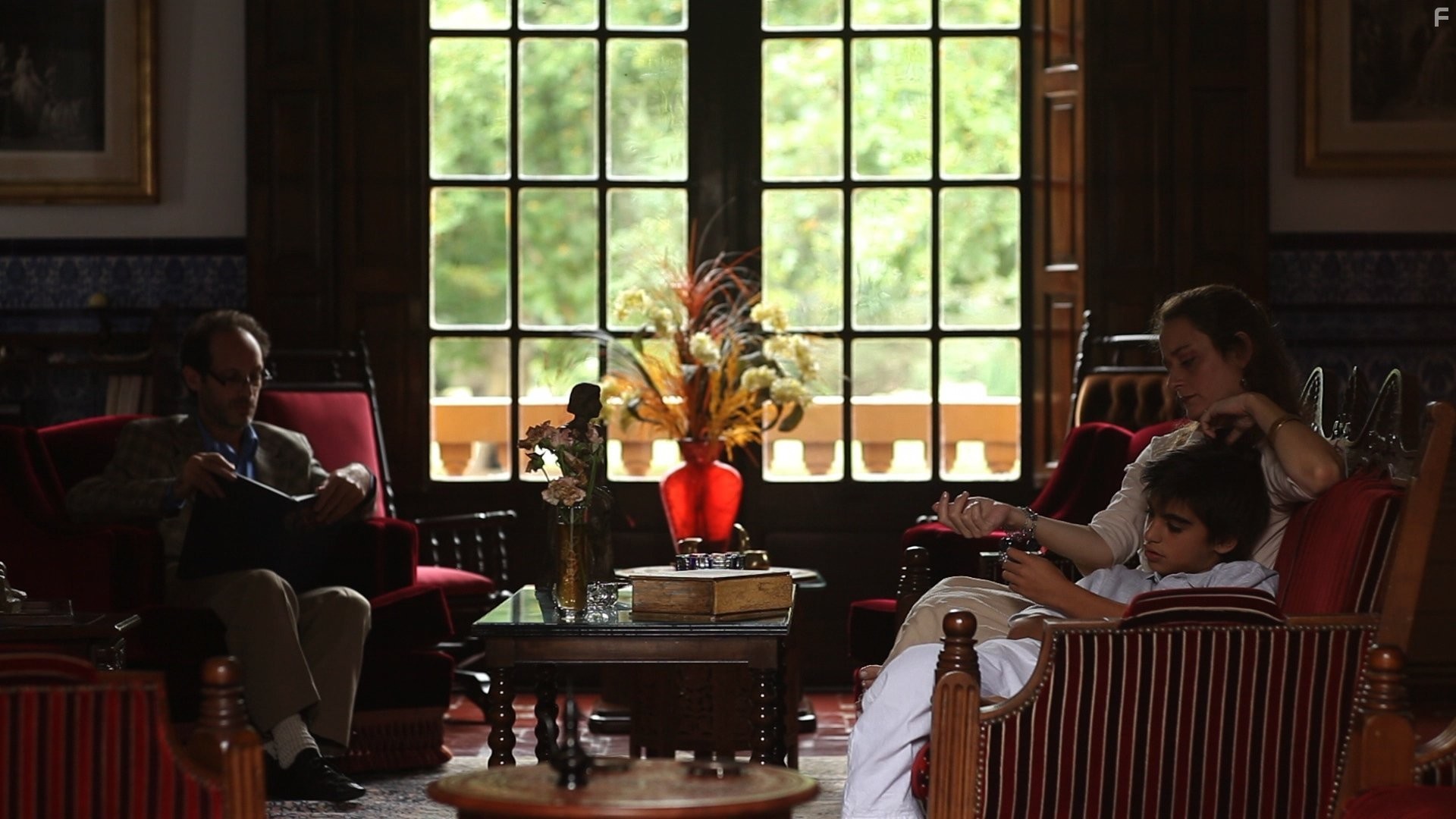 Guillermo Tassara, Renzo Sabelli, and Romina Pinto in Vuelve (2013)