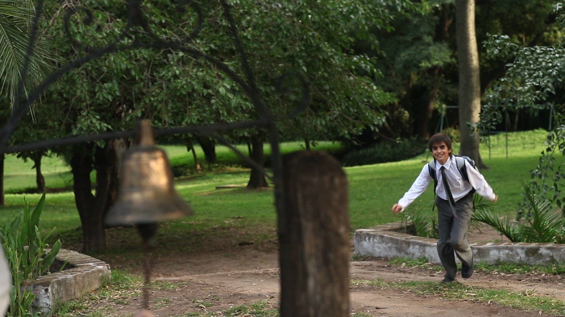 Renzo Sabelli in Vuelve (2013)