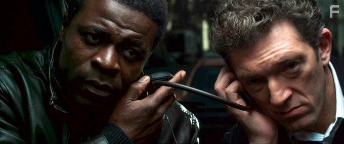 Vincent Cassel and Danny Sapani in Транс (2013)