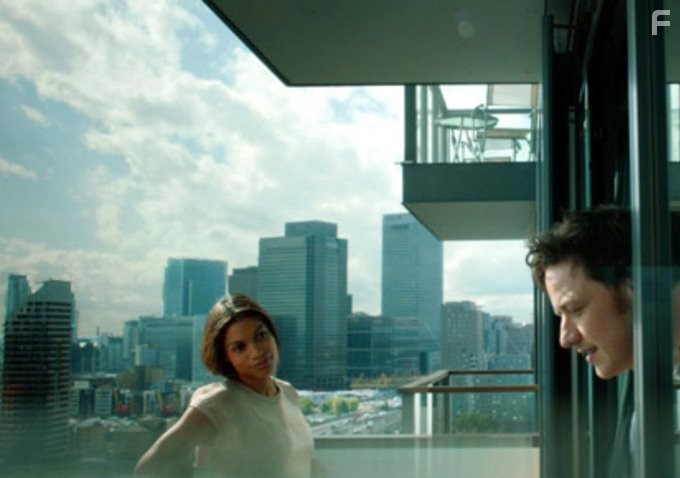 Rosario Dawson and James McAvoy in Транс (2013)