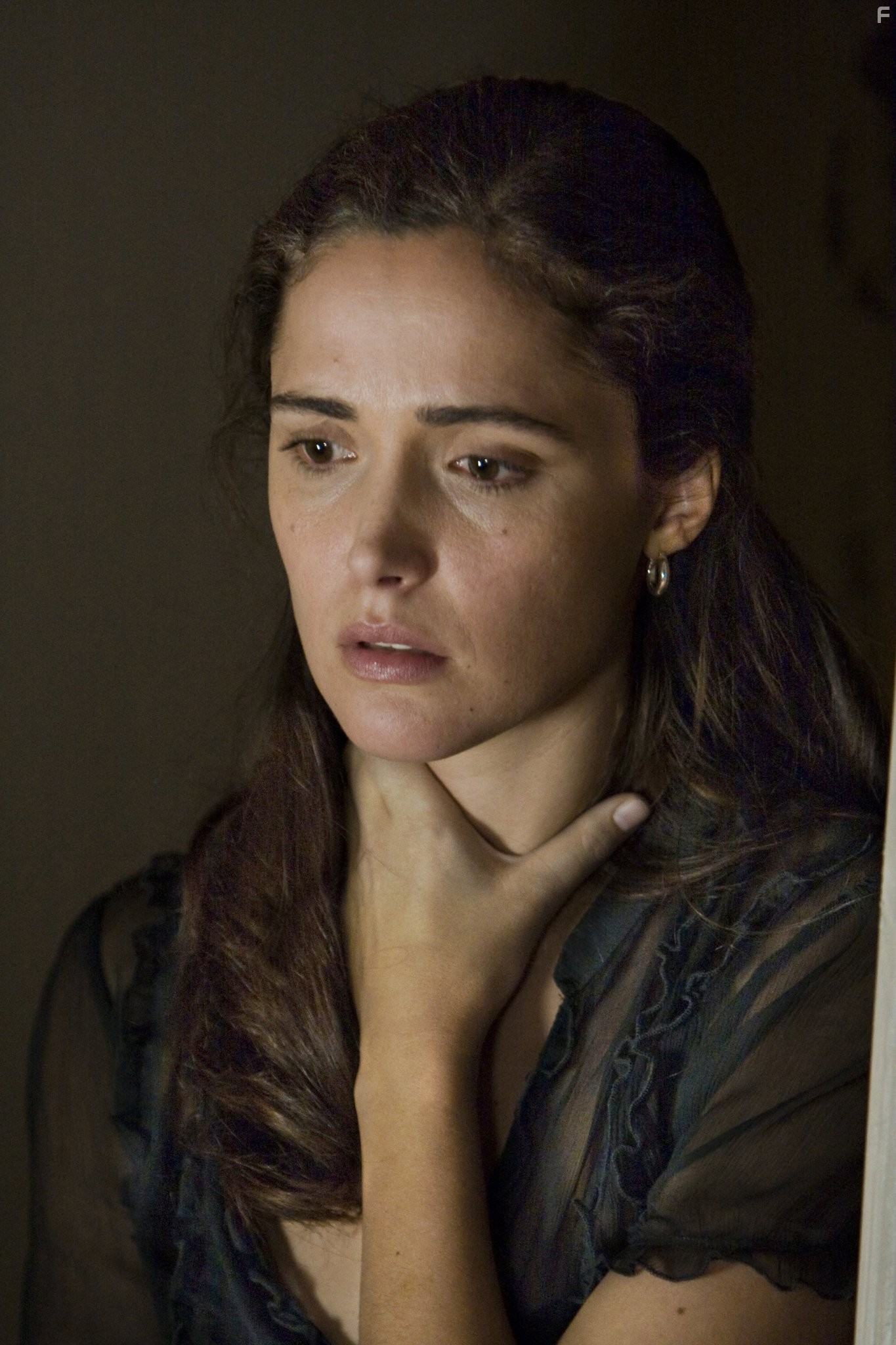 Rose Byrne in Знамение (2009)