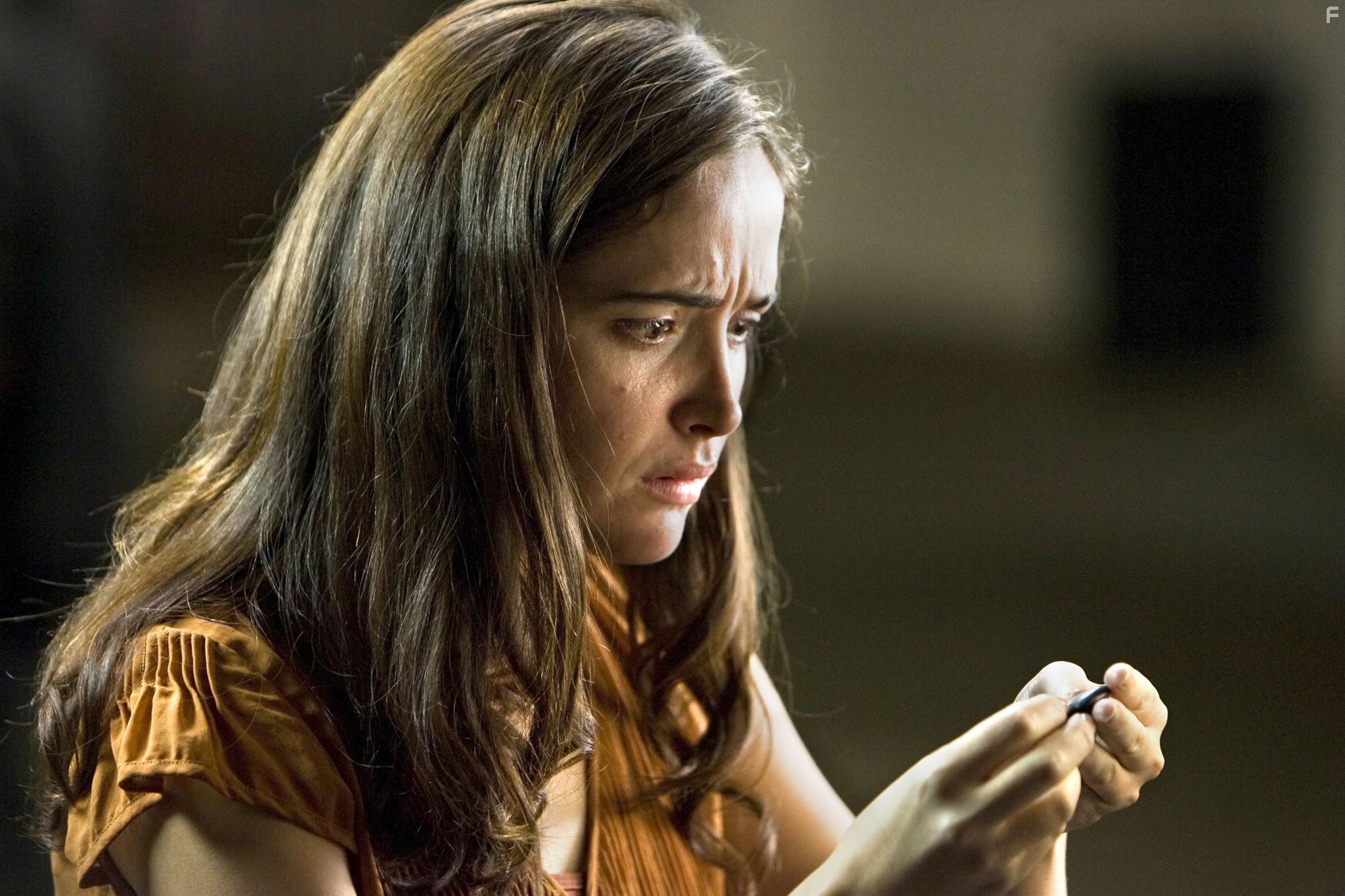 Rose Byrne in Знамение (2009)