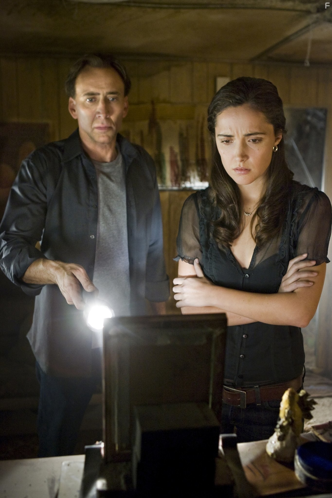 Nicolas Cage and Rose Byrne in Знамение (2009)