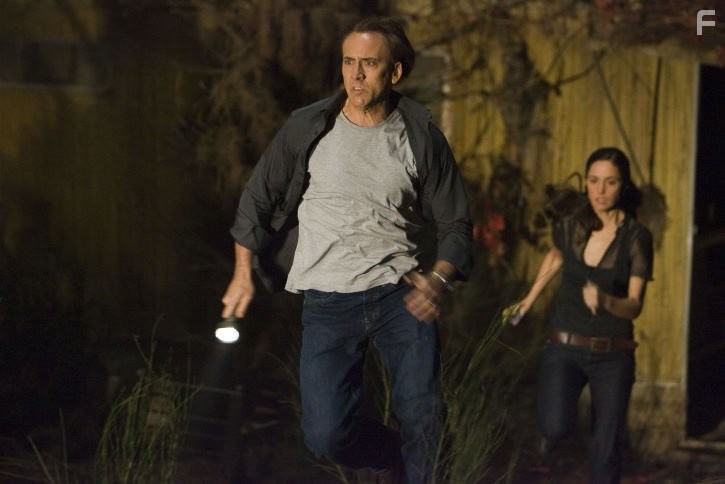 Nicolas Cage and Rose Byrne in Знамение (2009)