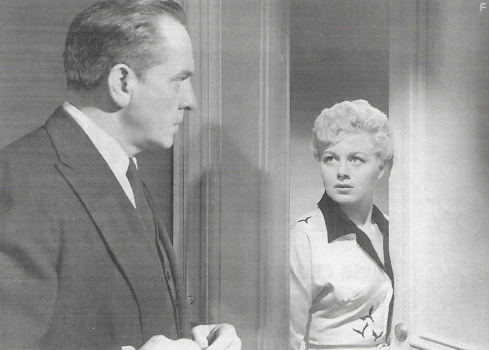 Shelley Winters and Fredric March in Номер для директоров (1954)