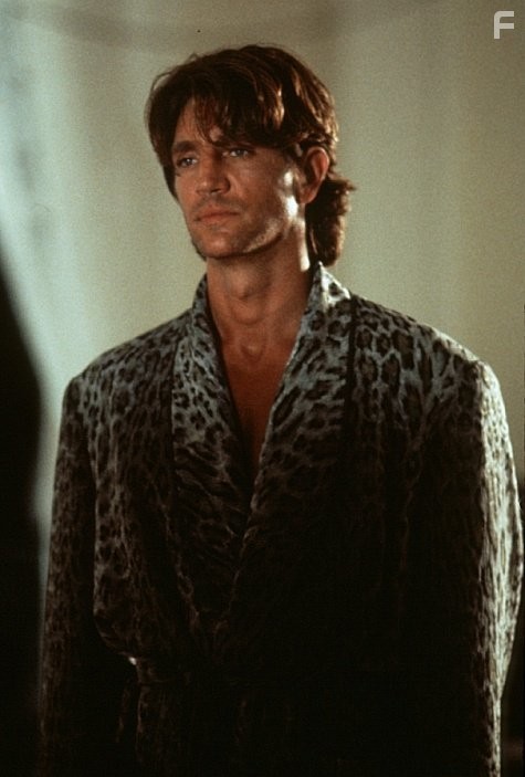 Eric Roberts in Пленники небес (1996)