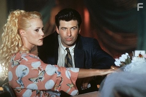 Alec Baldwin and Mary Stuart Masterson in Пленники небес (1996)