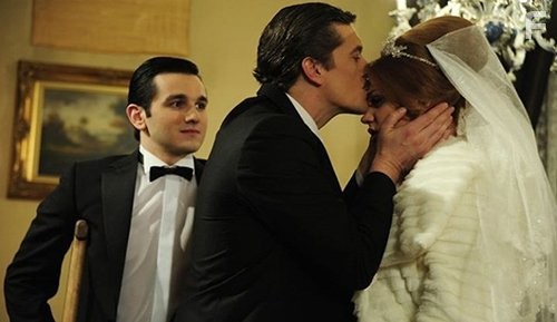 Mete Horozoglu and Farah Zeynep Abdullah in Бесценное время (2010)