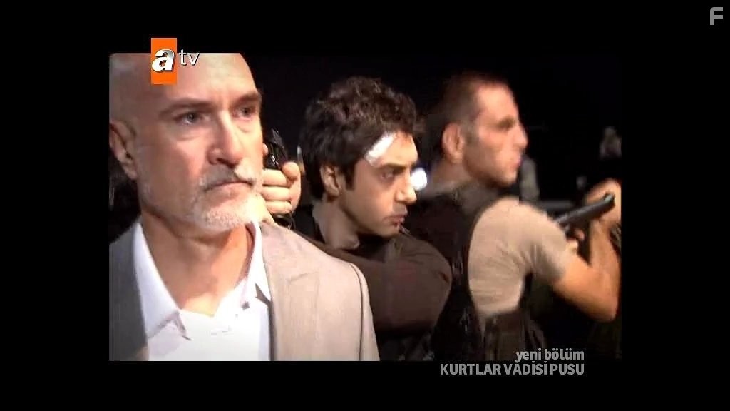 Ozman Sirgood and Necati Sasmaz in Долина волков: Западня (2007)