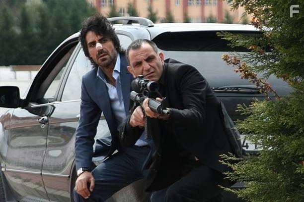 G?rkan Uygun and Kenan ?oban in Долина волков: Западня (2007)