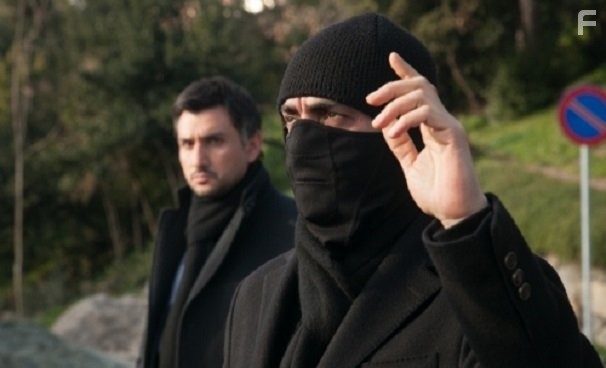 Necati Sasmaz and Cahit Kayaoglu in Долина волков: Западня (2007)