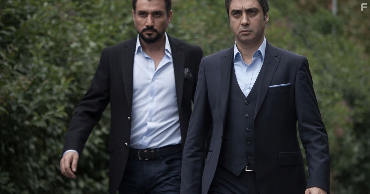 Necati Sasmaz and Cahit Kayaoglu in Долина волков: Западня (2007)