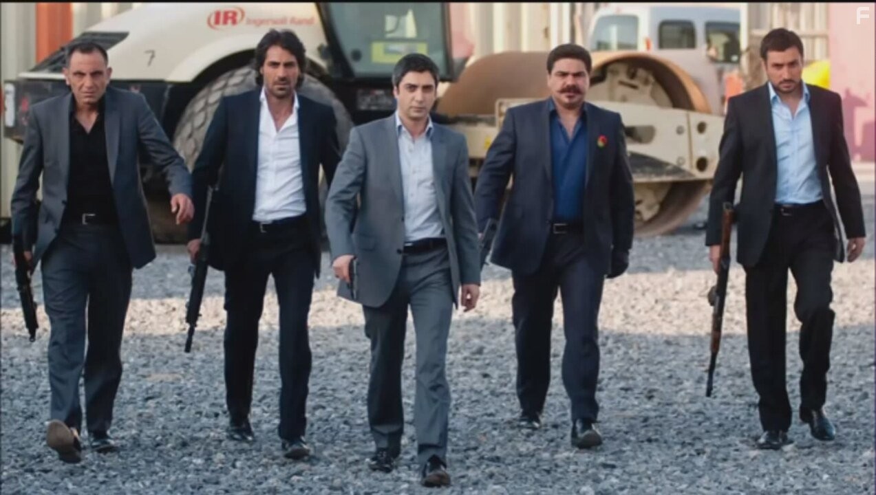 Necati Sasmaz, G?rkan Uygun, Erhan Ufak, Kenan ?oban, and Cahit Kayaoglu in Долина волков: Западня (2007)