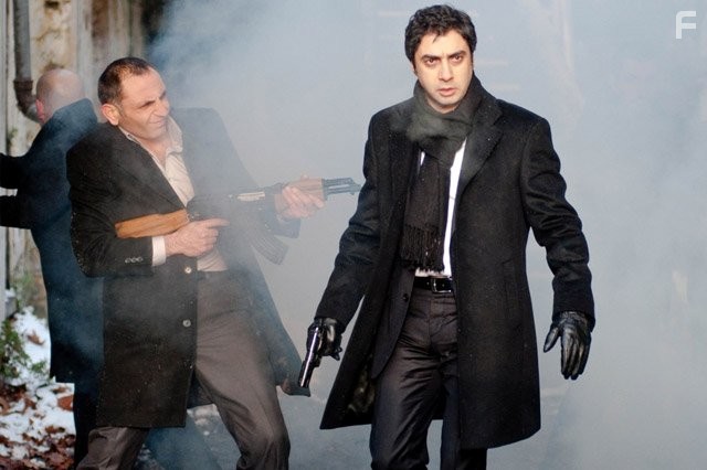 Necati Sasmaz and G?rkan Uygun in Долина волков: Западня (2007)