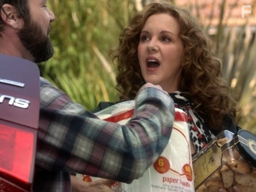 Elizabeth Perkins and Jon Dore in Как прожить с родителями всю оставшуюся жизнь (2013)