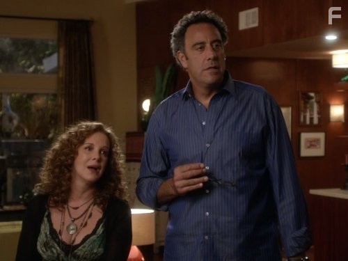 Elizabeth Perkins and Brad Garrett in Как прожить с родителями всю оставшуюся жизнь (2013)