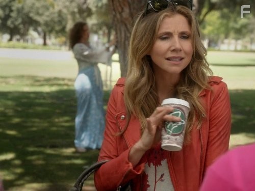 Sarah Chalke in Как прожить с родителями всю оставшуюся жизнь (2013)