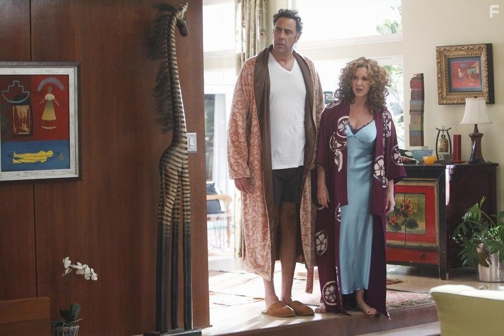 Elizabeth Perkins and Brad Garrett in Как прожить с родителями всю оставшуюся жизнь (2013)