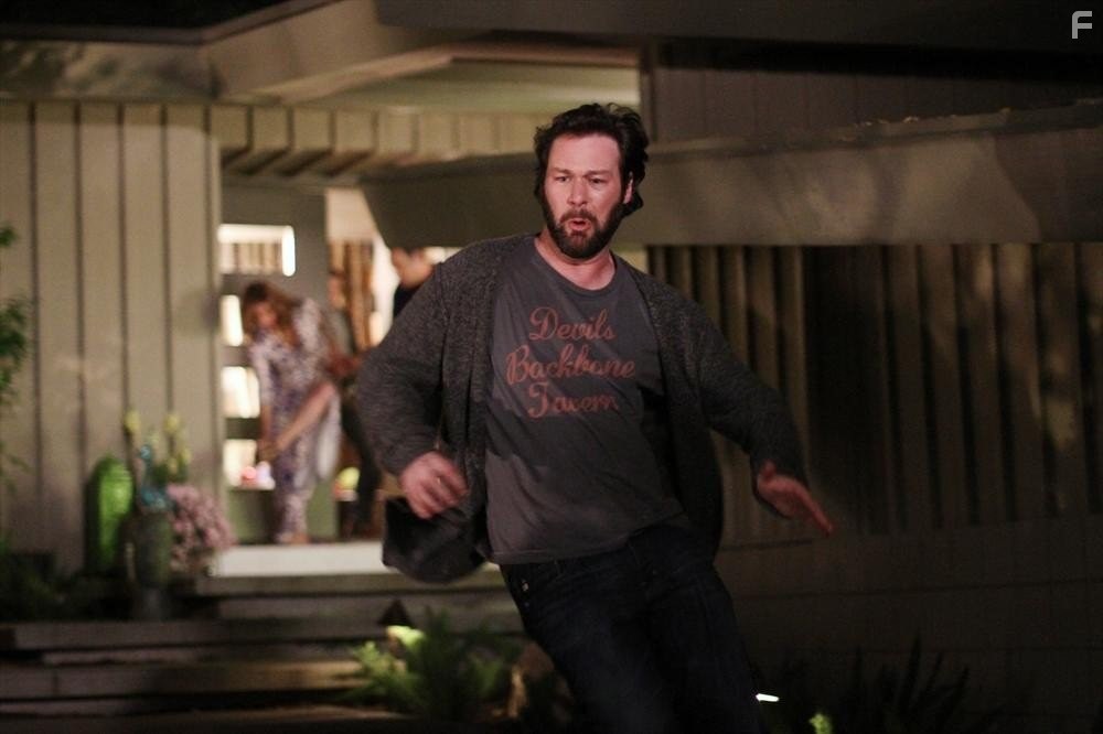 Jon Dore in Как прожить с родителями всю оставшуюся жизнь (2013)