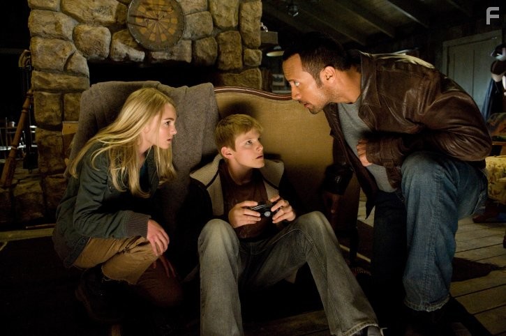 Dwayne Johnson, AnnaSophia Robb, and Alexander Ludwig in Ведьмина гора (2009)