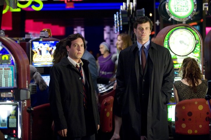 Chris Marquette and Tom Everett Scott in Ведьмина гора (2009)