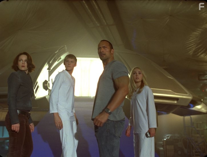 Carla Gugino, Dwayne Johnson, AnnaSophia Robb, and Alexander Ludwig in Ведьмина гора (2009)