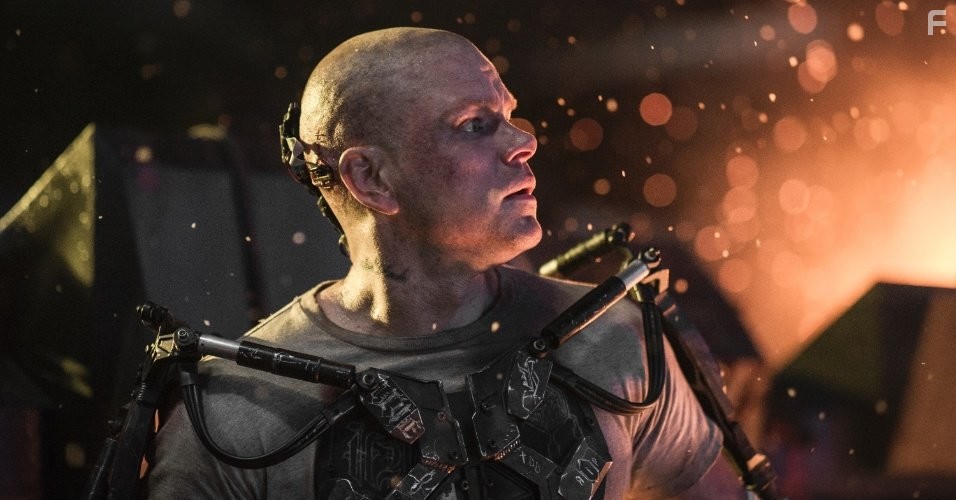 Matt Damon in Элизиум: Рай не на Земле (2013)