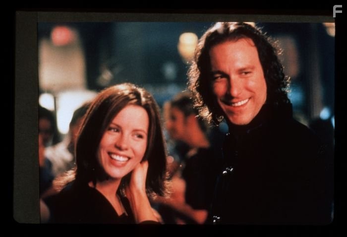 Kate Beckinsale and John Corbett in Интуиция (2001)