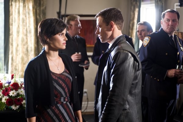 Mark Wahlberg and Nelly Furtado in Макс Пэйн (2008)