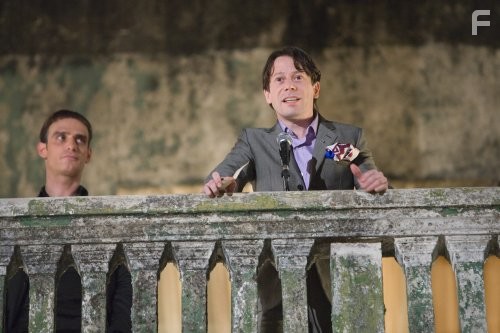 Mathieu Amalric and Anatole Taubman in Квант милосердия (2008)