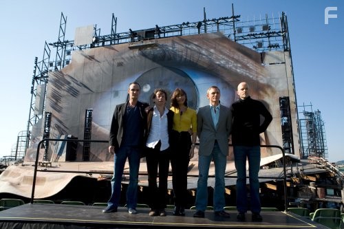 Mathieu Amalric, Daniel Craig, Marc Forster, Anatole Taubman, and Olga Kurylenko in Квант милосердия (2008)