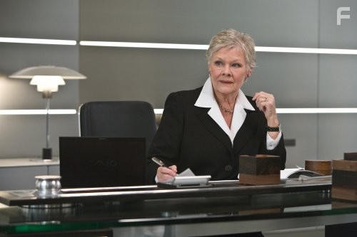 Judi Dench in Квант милосердия (2008)