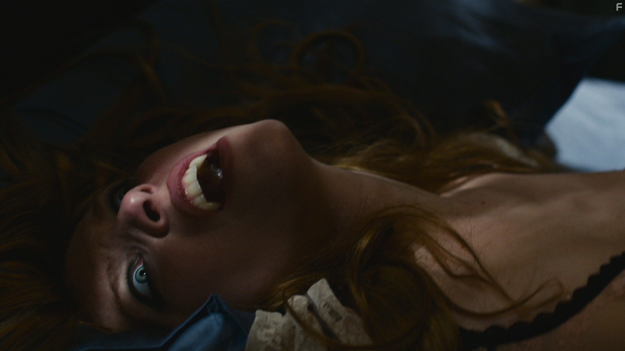 Jos?phine de La Baume in Поцелуй проклятой (2012)