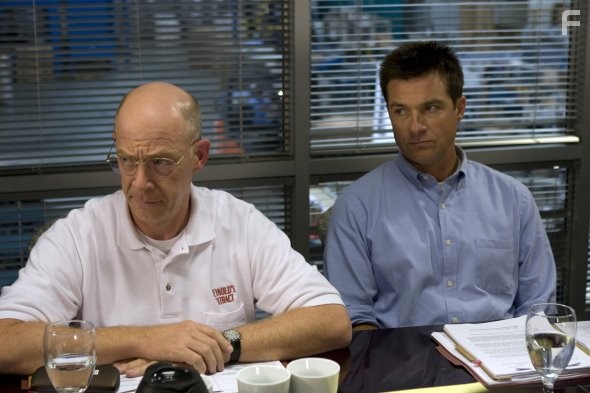 Jason Bateman and J.K. Simmons in Экстракт (2009)