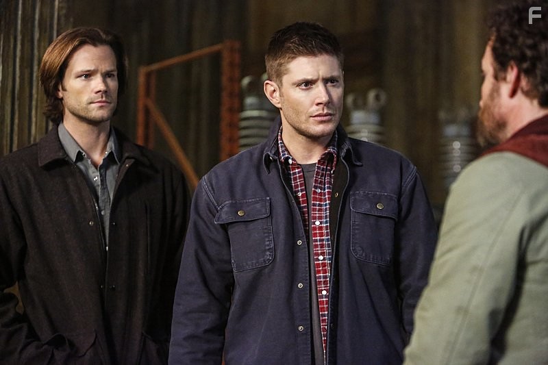 Jensen Ackles and Jared Padalecki in Сверхъестественное (2005)