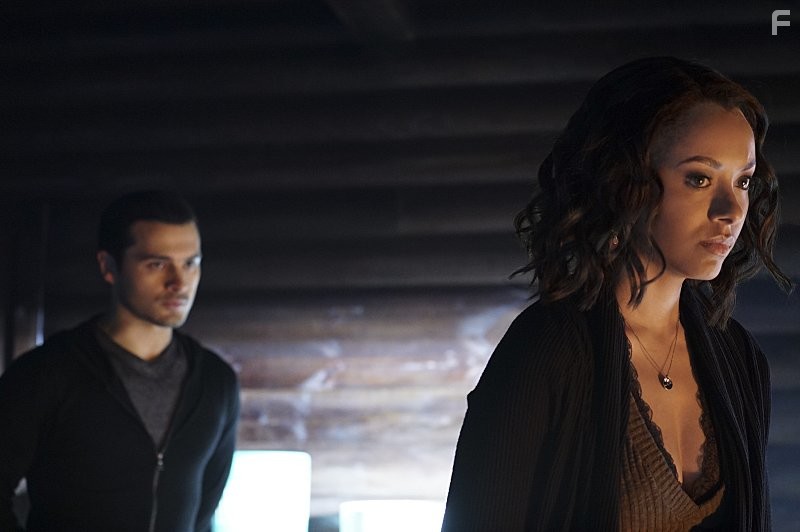 Kat Graham and Michael Malarkey in Дневники вампира (2009)