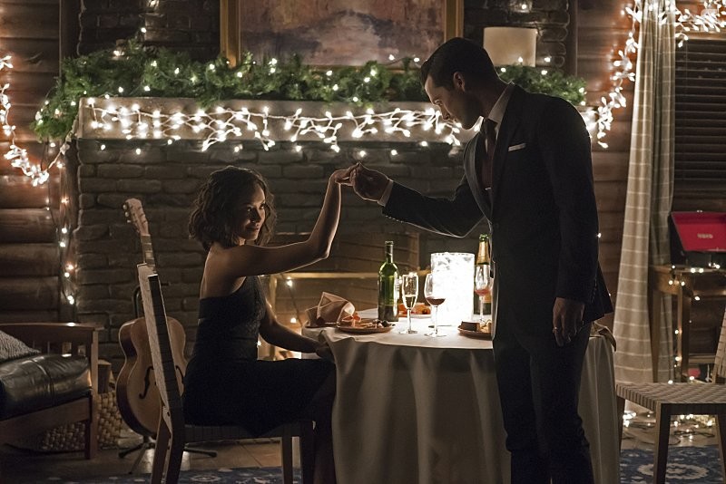 Kat Graham and Michael Malarkey in Дневники вампира (2009)