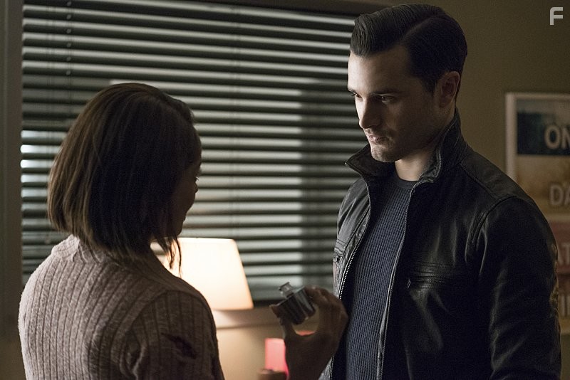 Matthew Davis and Kat Graham in Дневники вампира (2009)