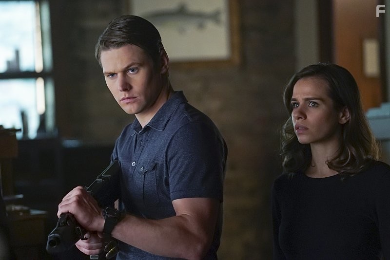 Zach Roerig and Ana Nogueira in Дневники вампира (2009)