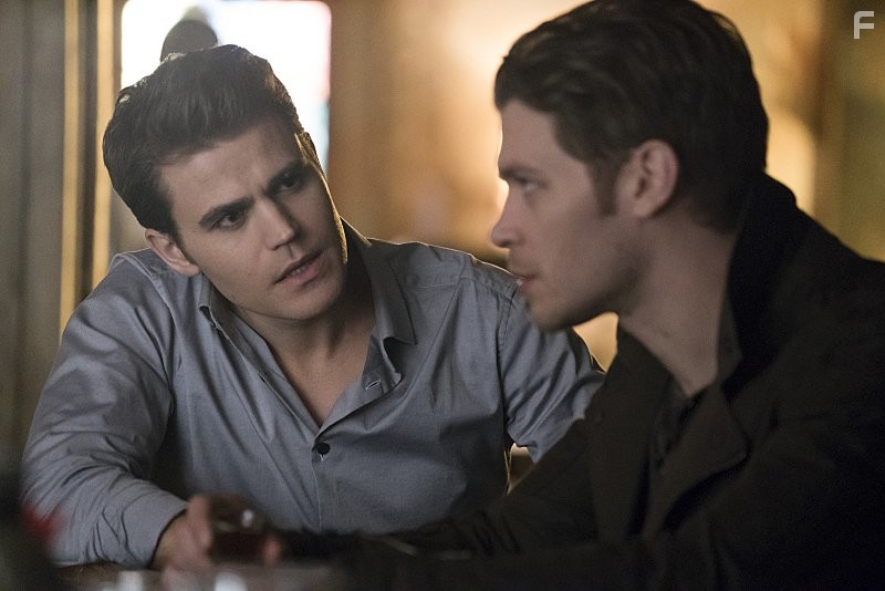 Joseph Morgan and Paul Wesley in Дневники вампира (2009)