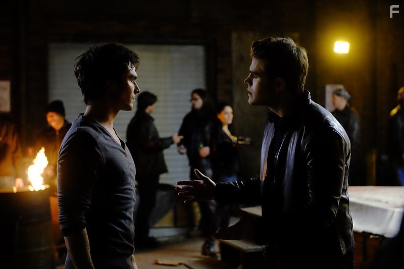Ian Somerhalder and Paul Wesley in Дневники вампира (2009)