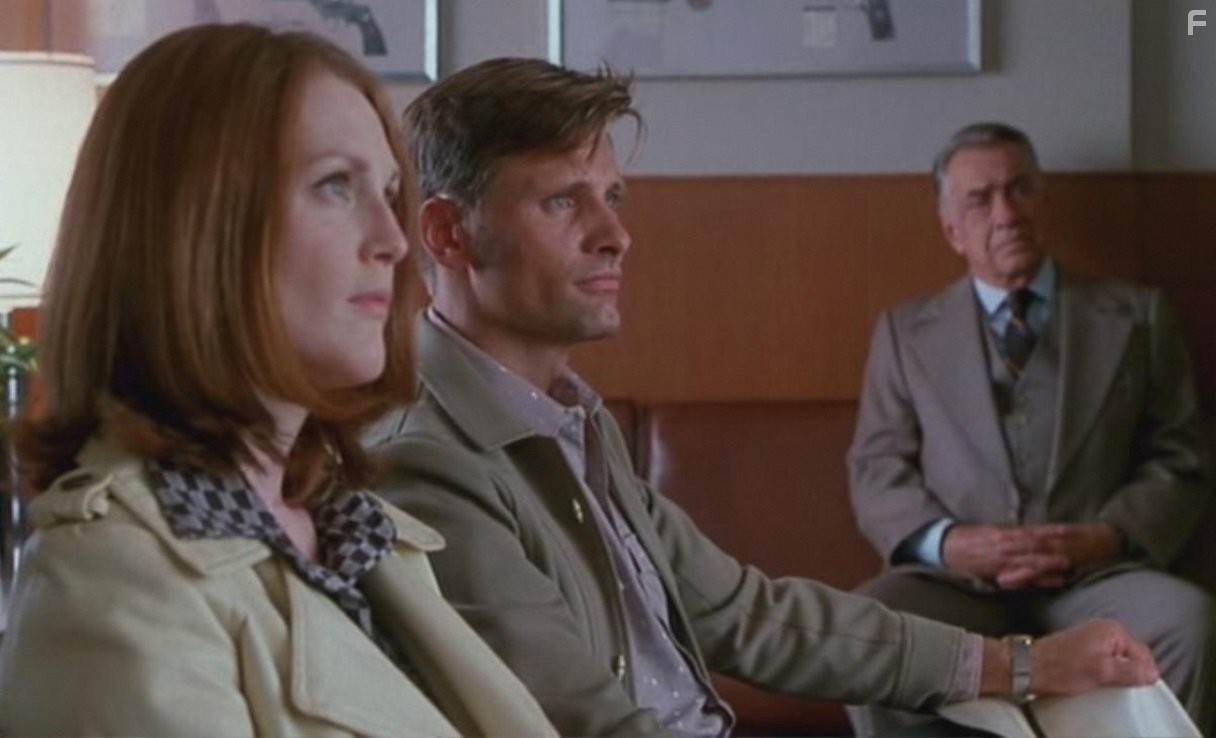 Julianne Moore, Philip Baker Hall, and Viggo Mortensen in Психо (1998)