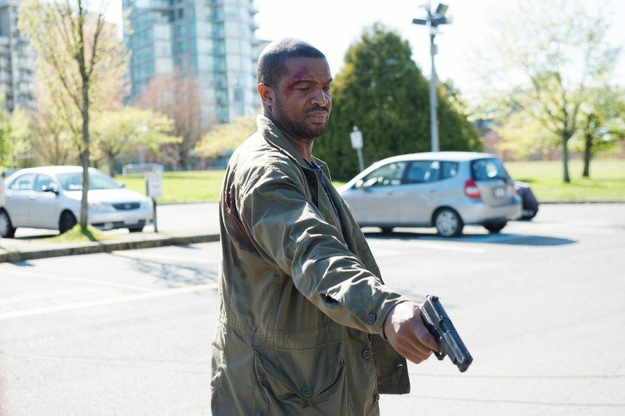 Roger Cross in Континуум (2012)